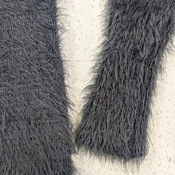 Moth by Anthropologie Bienne Gray Chenille Eyelash Fuzzy Sweater Cold Shoulder L - Picture 7 of 11